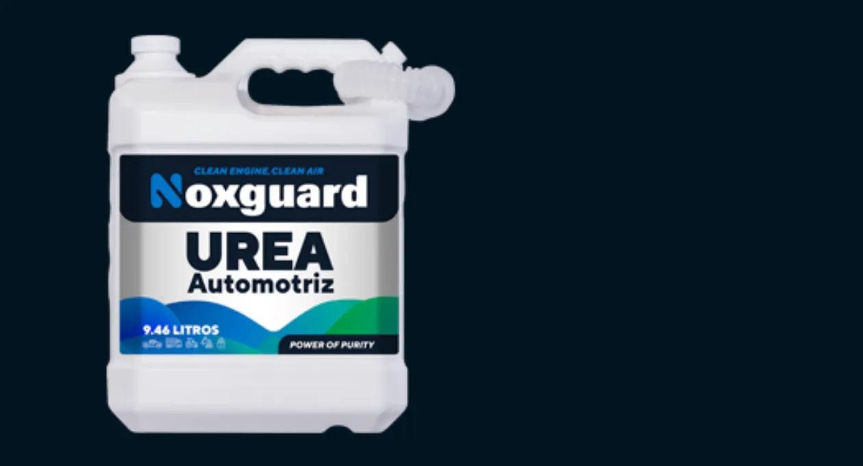 Noxguard Urea Automotriz product on dark background